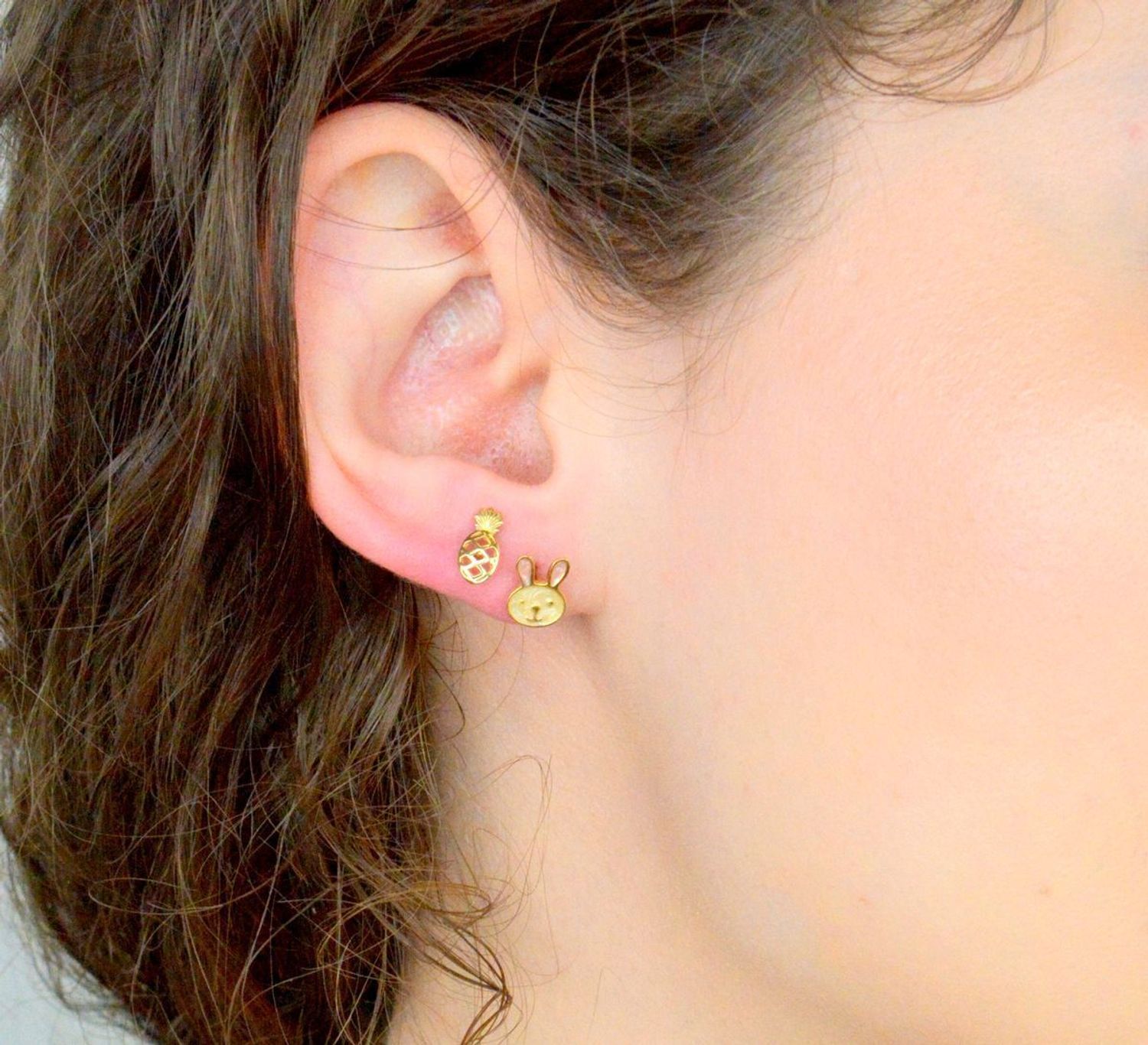 Złote kolczyki króliczki z emalią brokatową KL 6767- 333.jpg